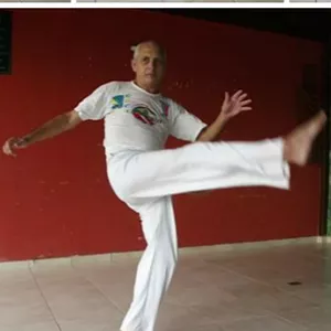 Imagem de capa para o Curso online Sequência de capoeira