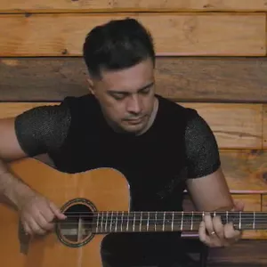 Imagem do curso Danilo Martin - Violão para iniciantes