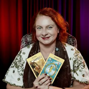 Imagem de Tarot Mitológico: Desbloqueando os Arquétipos do Seu Destino  criado por Luani Macário na hotmart