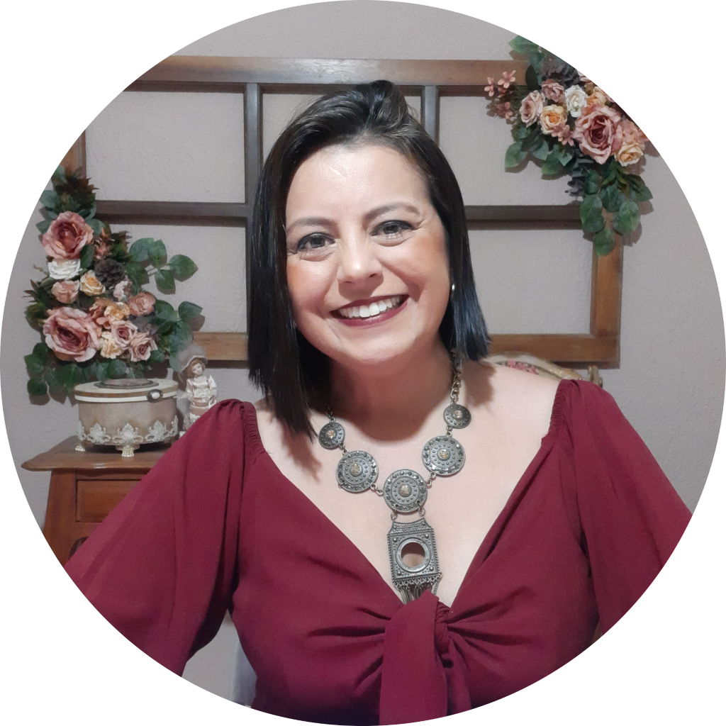 Roberta Noia - Professora de Artesanato Vintage