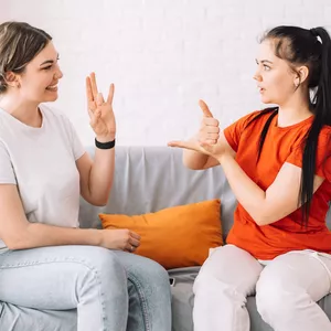 Imagem de capa para o Curso online Curso de Libras - 320 horas