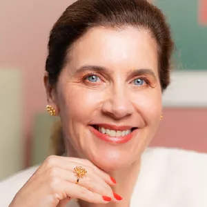 Imagem de capa para o Curso online Além da Cor Online - Formação em Cores e Coloração Pessoal