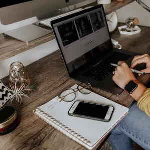 Imagem de capa para o Ebook Guia Completo para Iniciar sua Carreira Online