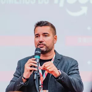 Imagem de capa para o Curso online Consultoria Exclusiva  Com Felipe Russo