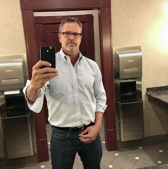 Carlos M, 49 Años