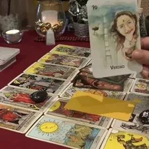 Image de couverture pour le Cours en ligne Découvrez l'avenir avec notre Tchat de Voyance Gratuit! 🔮🌟