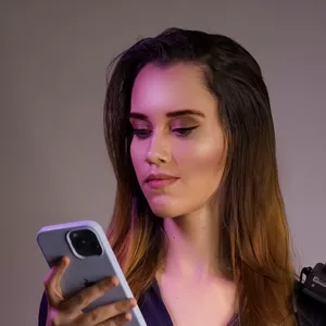 Formas de ganhar dinheiro através da internet por Thais Gabbe