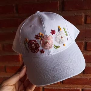 Cover image for Online course Diseños para gorras bordadas a mano