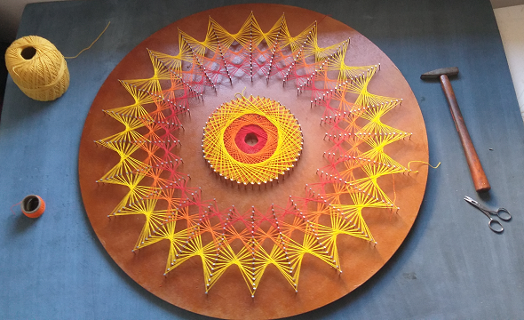Imagem do curso Crie mandalas em String Art: arte de criar artesanato com pregos e linhas