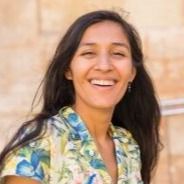 🔹Elena T., Jefa de Proyectos.