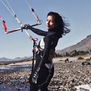 Imagem de Descubra o Kitesurf: Curso Completo Desenvolvido Especialmente para Mulheres criado por CHICAS DEL VIENTO na hotmart