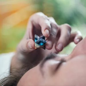 Imagem de capa para o Curso online Formação em Cristaloterapia (Antigo)