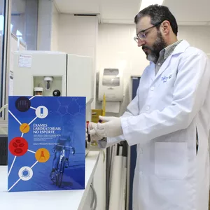 Imagem de capa para o Curso online Imersão em Exames Laboratoriais