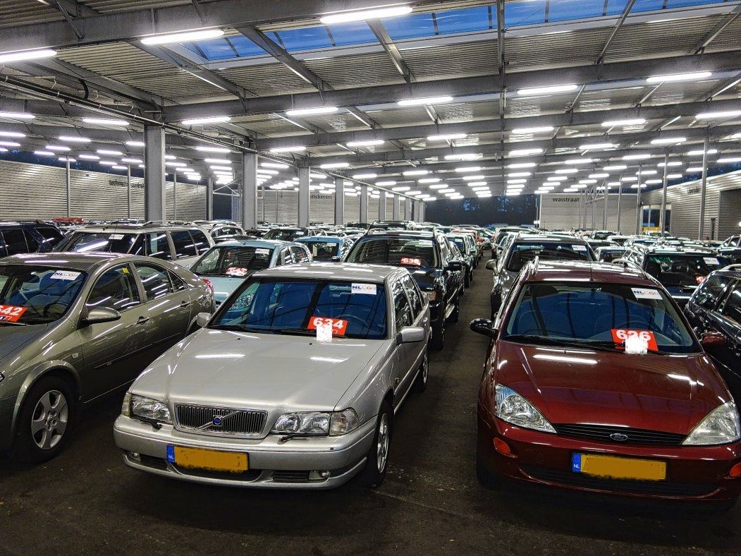 Guia de comércio, importação e leilão de carros em Portugal