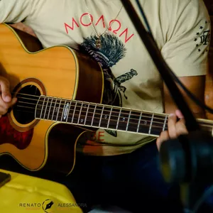 Imagem de capa para o Curso online Violão na resenha 