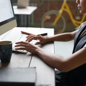 Imagem de capa para o Ebook Como melhorar sua criatividade em textos online