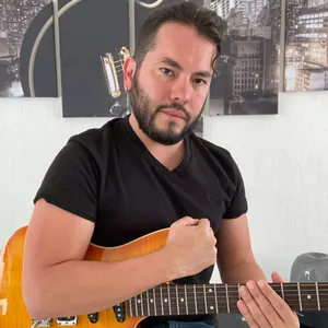 Imagen de portada para Curso online Aprende a tocar guitarra desde cero
