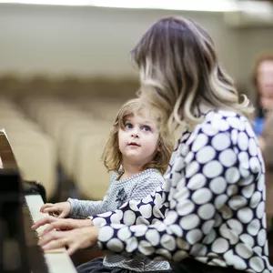 Imagem de capa para o Curso online Brincando e Educando com a Música