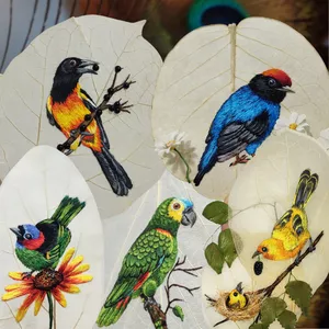 Imagem de capa para o Curso online Bordado sobre Folhas Naturais 🍂 Pintura de Agulha 