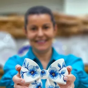 Imagem de capa para o Curso online Modelagem de laços em porcelana