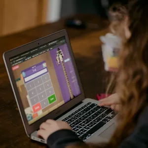 Imagem de Aprende, gana y crece: Guías prácticas para el éxito online criado por Samia Malén Varela Cano  na hotmart