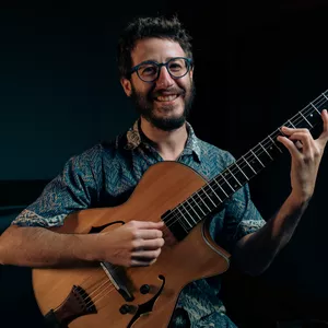 Imagen de portada para Curso online Guitarra Eléctrica Brasileña: Dominando el Choro y las Sonoridades Únicas de Brasil