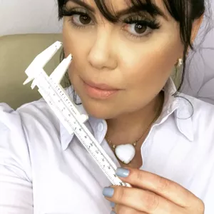 Imagem do curso Design de Sobrancelhas e Coloração com Henna - Akila Cursos de Estética