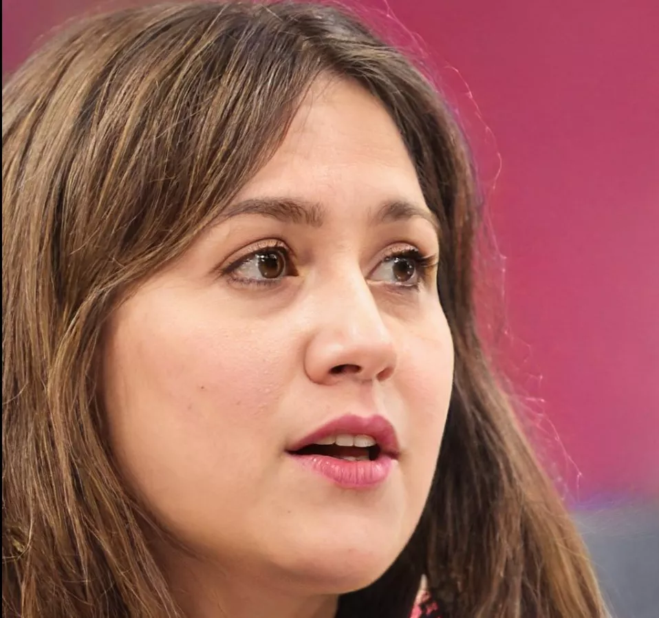 María V., Univ.