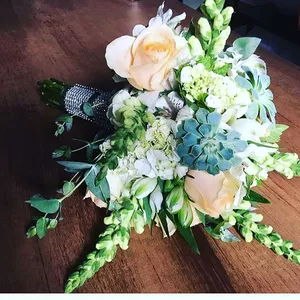 Imagem de capa para o Curso online Curso de Buquês com Flores Naturais