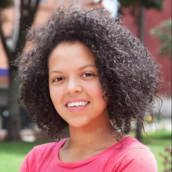 🔹Elena Castro, Exportadora.