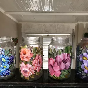 Imagem de capa para o Curso online CURSO DE PINTURA EM VIDRO – Flores Realistas Passo a Passo