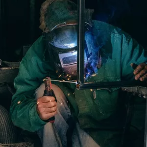 Imagem de capa para o Ebook Do Projeto à Execução: Dominando a Arte da Metalurgia