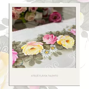 Imagem de capa para o Curso online WORKSHOP - CAMINHO DE MESA COM ROSAS - 3
