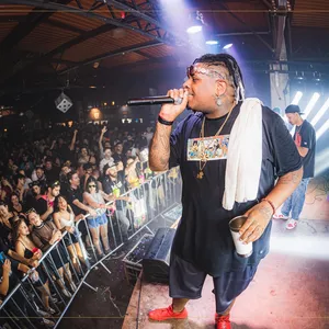 Imagem do curso CURSO PARA DJS MIXAGEM E PRESENÇA DE PALCO