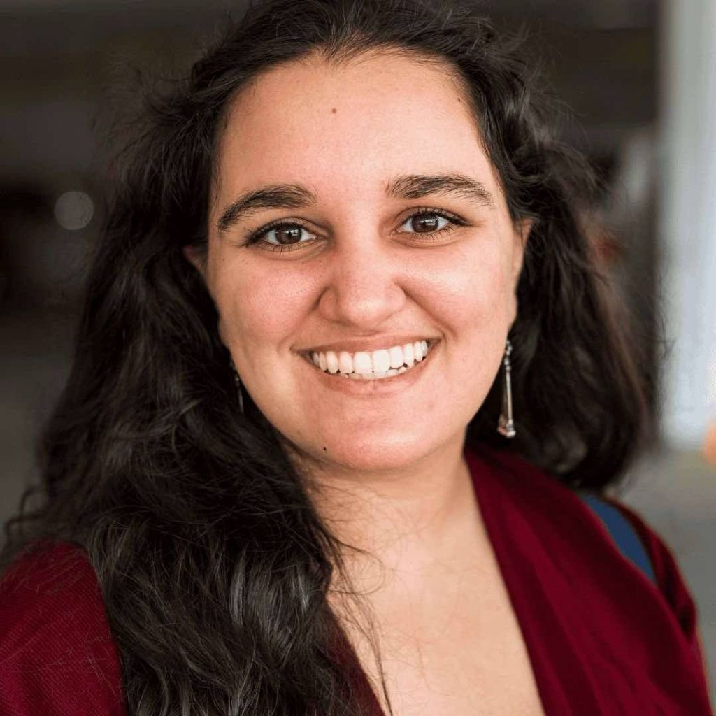 Viviane L. Mendonça