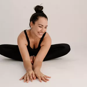 Imagem de capa para o Curso online Yoga Sem Segredos com Pri Leite