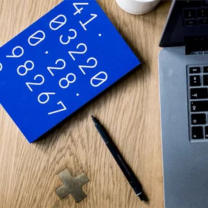 Imagem de capa para o Ebook Checklist Fácil: Organização Financeira para Seu Negócio