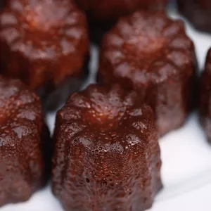 Imagem de capa para o Curso online Curso On-Line de Canelé por Karina Ruiz (Viva Bakery)