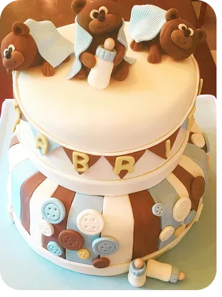 Bolo de Ursos bebes, com mamadeiras, cobertores e botões para tem Baby Shower, tons leves e 2 andares do Curso Meu Primeiro Zoológico - Modele 25 Animais em Pasta Americana