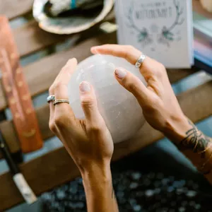 Imagen de portada para Curso online Tarot Bizum 24h: Con la vidente profesional Mayka Solano - 932 828 064