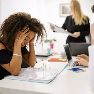 Imagen de portada para Curso online Aprende cómo manejar el estrés del día a día en 3 pasos