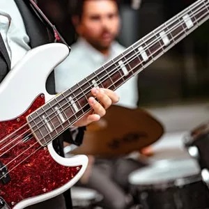 Imagem de capa para o Curso online Fundamentos da Guitarra