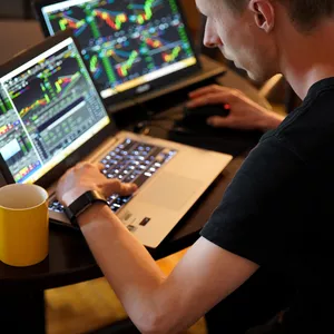Imagem do curso Minha Iniciativa - Investimentos e Trading Profissional na Prática