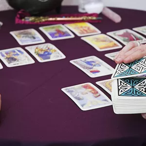 Imagen de portada para Curso online 🌟 Tarot en Medellín Colombia: Encuentra Respuestas Ahora 🔮