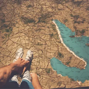 Imagem de capa para o Ebook 10 formas de viajar barato seja Brasil ou Exterior na prática ( revelado)