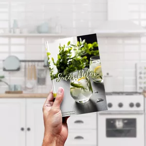 Imagem de capa para o Ebook 15 Receitas Incríveis de Sucos Detox