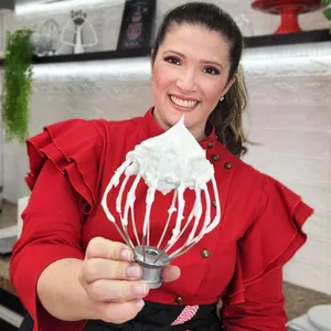 Imagem de Bolos de Vitrine Lucrativos - Fer Aranha criado por Maria na hotmart