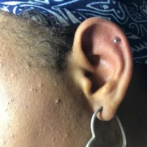 Imagem de capa para o Curso online Aplicações de piercing