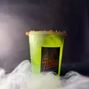 Imagen de portada para Ebook Guía completa para emprender con bebidas y tragos virales desde casa