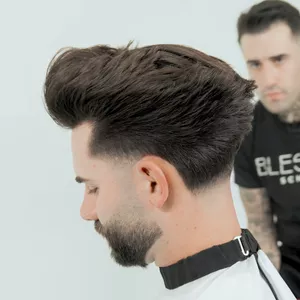 Imagen de portada para Curso online Curso de Barbería -Creative Pompadour &amp; Beard Fade - By Oche Barber - Blesson School